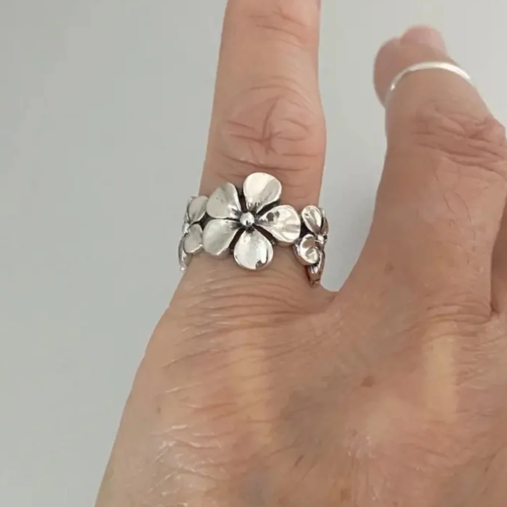 Cute Flower Ring